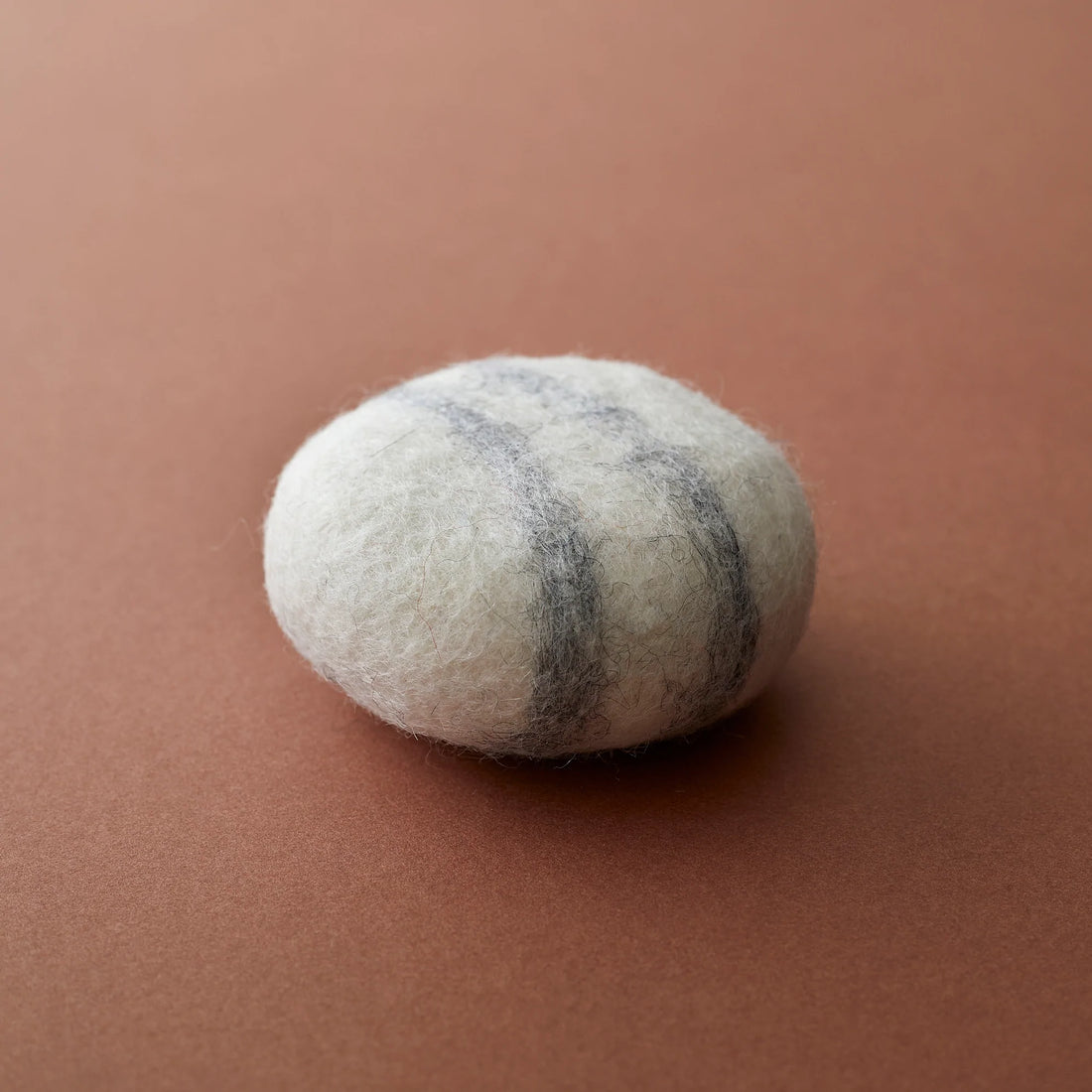 NATURAL WOOL FELTED SOAP PEBBLE