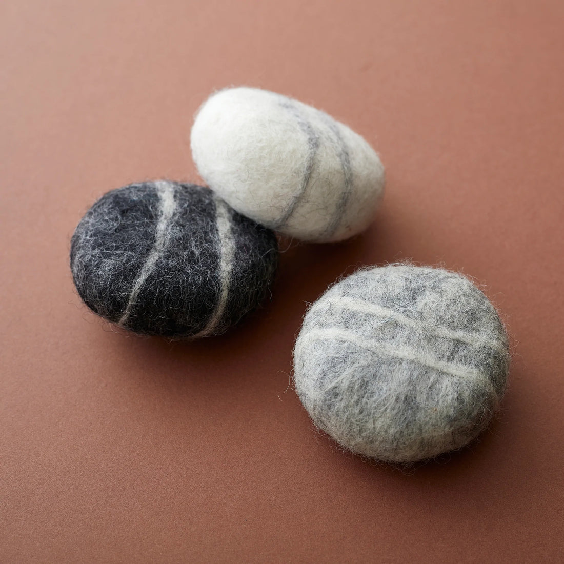NATURAL WOOL FELTED SOAP PEBBLE