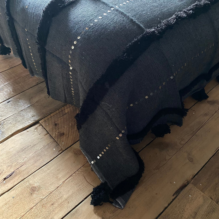 MOROCCAN COTTON BLANKET WITH SEQUINS & TASSELS | BLACK | SINGLE