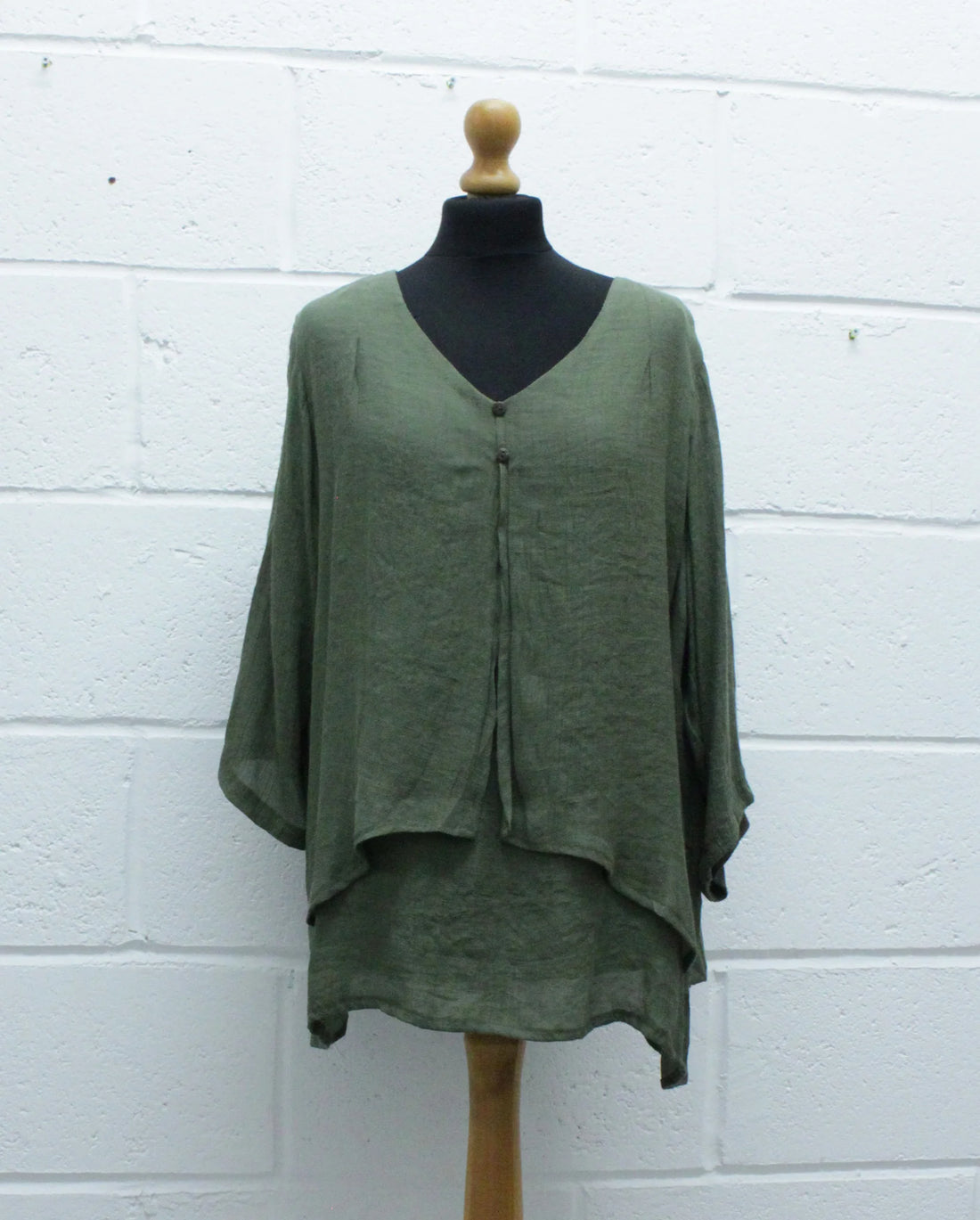 BAMBOO TWO BUTTON SPLIT FRONT LYNN TOP