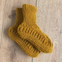 CABLE KNIT WOOL JERSEY LINED SLIPPER SOCKS | MUSTARD YELLOW