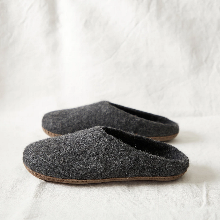 HANDMADE ECO FELT MULE SLIPPERS SUEDE SOLE | DARK GREY