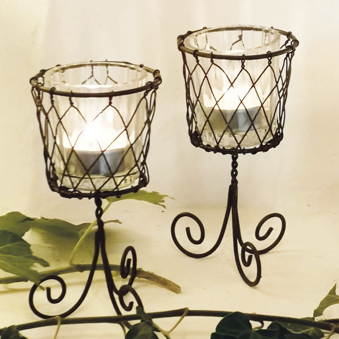 RUSTIC RUSTY WIRE STANDING VOTIVE