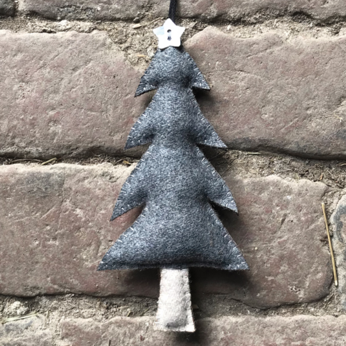 FELT HANGING TREE DECORATION