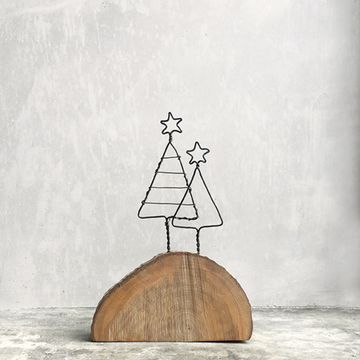 WIRE CHRISTMAS TREES ON WOOD