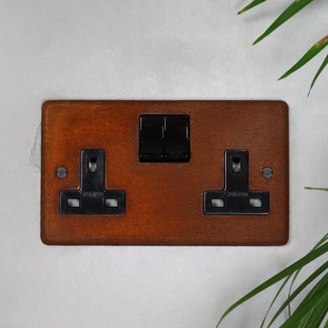 RUSTED DOUBLE SOCKET OUTLET