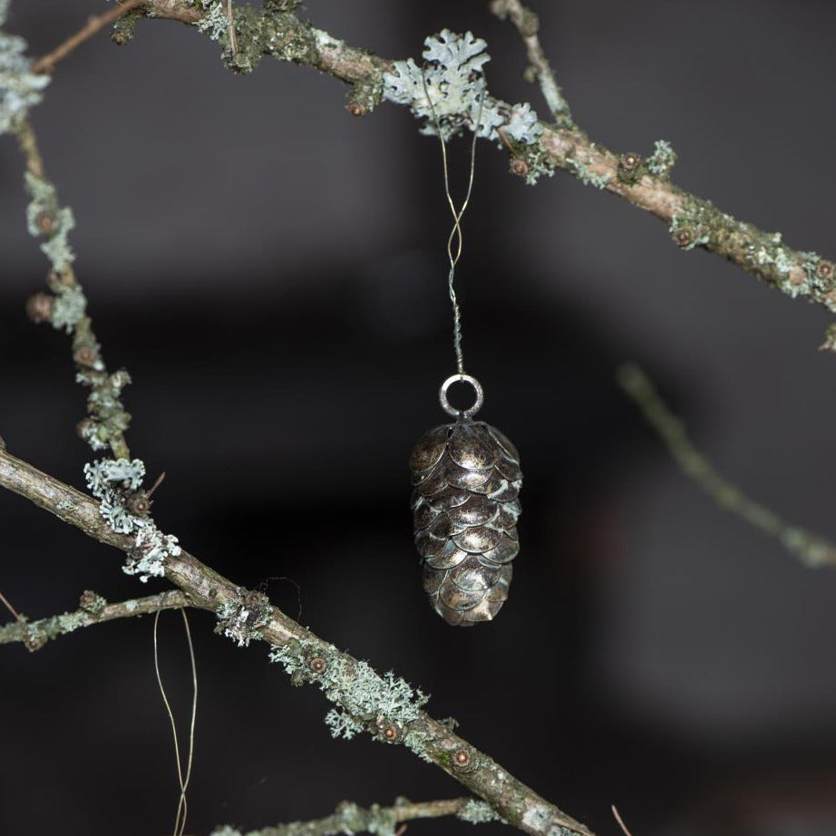 SMALL METAL PINECONE VINTAGE LOOK ORNAMENT