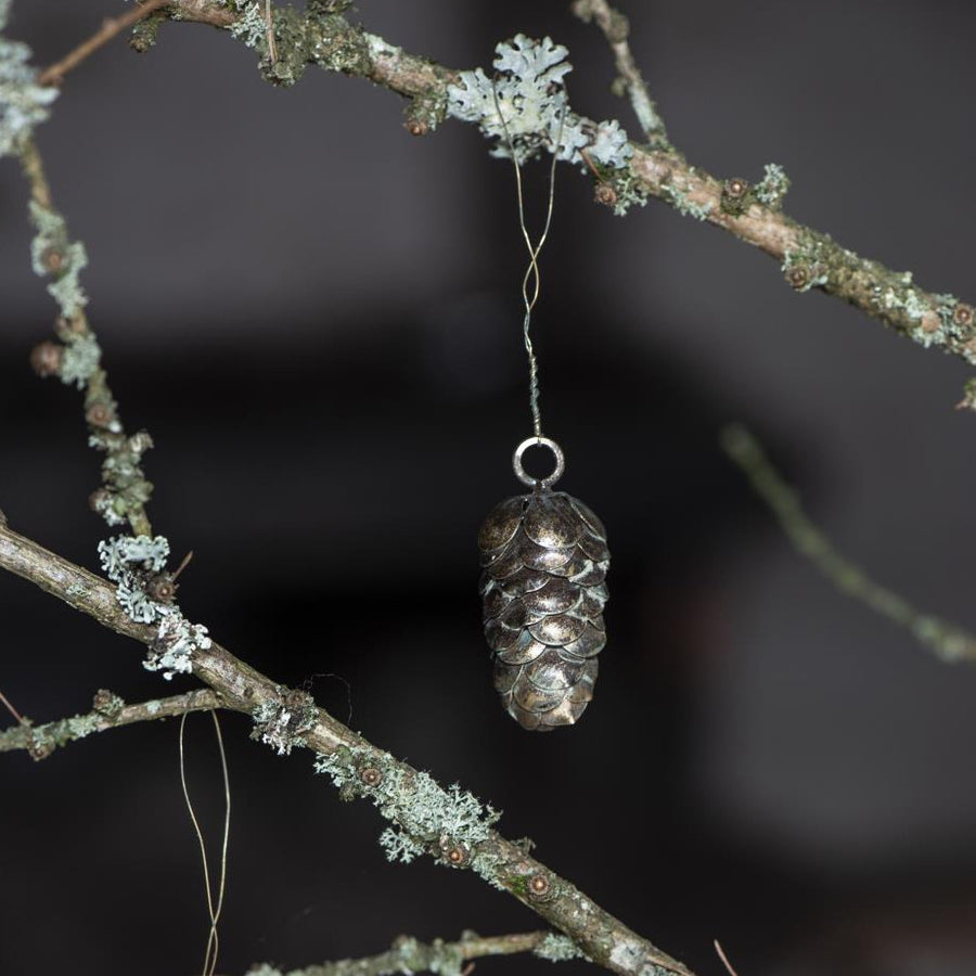 SMALL METAL PINECONE VINTAGE LOOK ORNAMENT