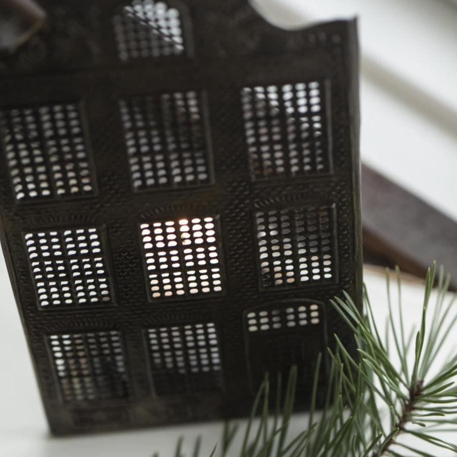 DECORATIVE METAL HOUSE CANDLE HOLDER | 3 DESIGNS