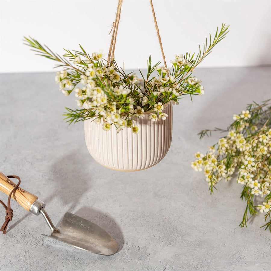 GROOVED STONEWARE HANGING PLANTER | OFF WHITE