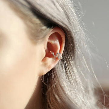 CRYSTAL SILVER SNAKE DECORATIVE EAR CUFF