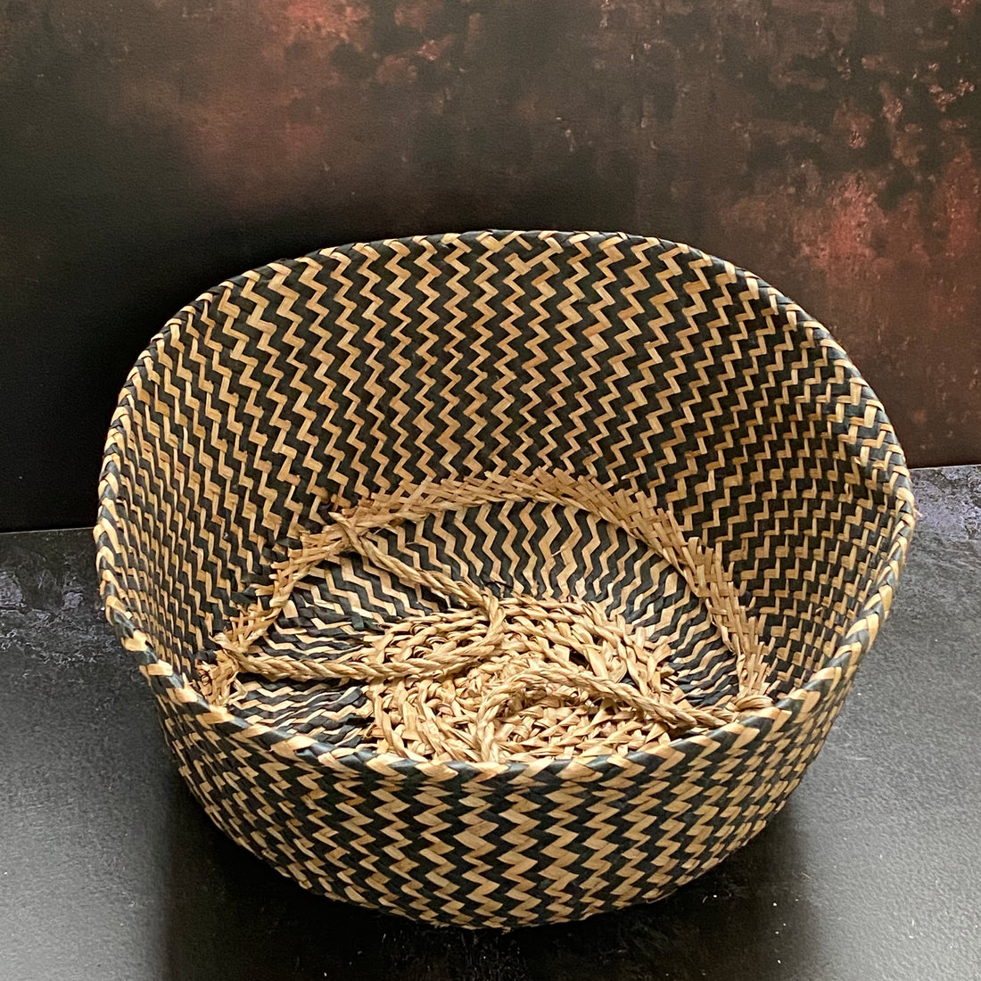PATTERNED SEAGRASS BASKET