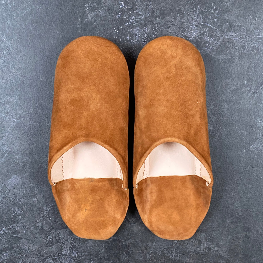 MOROCCAN BABOUCHE SUEDE SLIPPERS | TAWNY