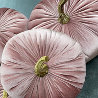 MEDIUM DECORATIVE VELVET PUMPKIN | SOFT PINK