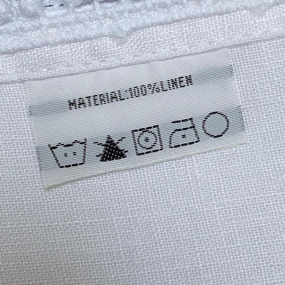 WHITE LINEN NAPKIN WITH DECORATIVE EDGE
