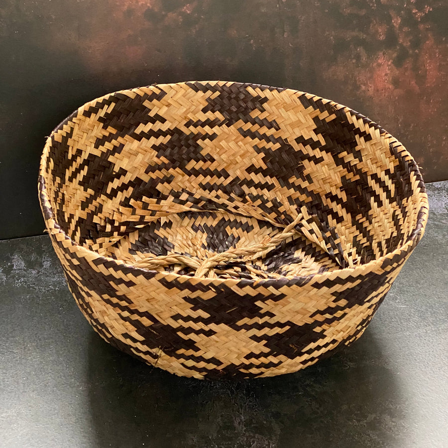 PATTERNED SEAGRASS BASKET