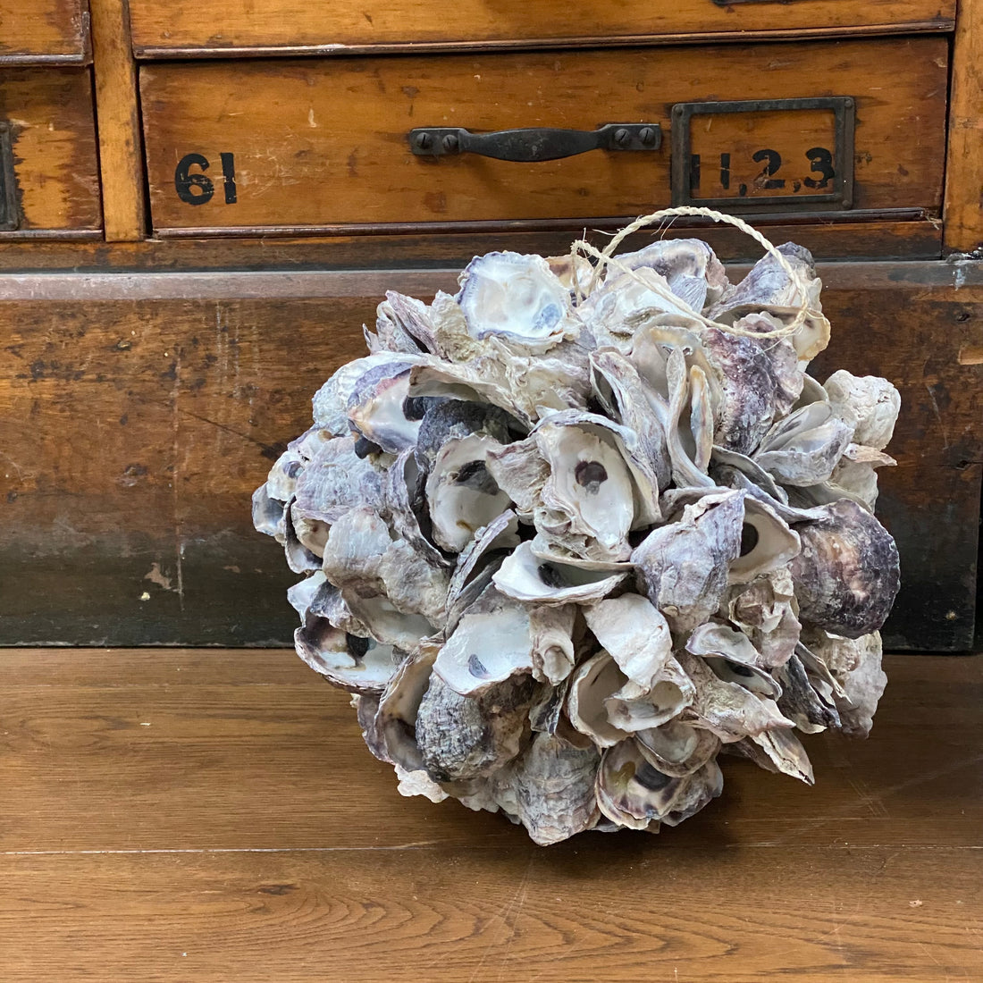 DECORATIVE OYSTER BALL
