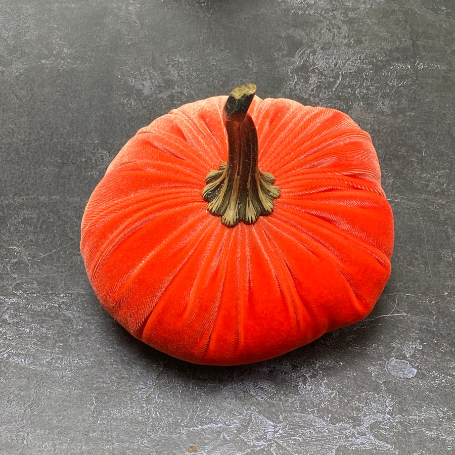 SMALL VELVET DECORATIVE PUMPKIN