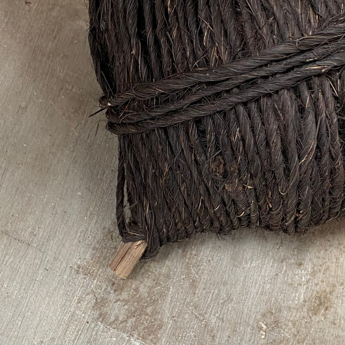 BLACK COCONUT FIBRE STRING SQUARE