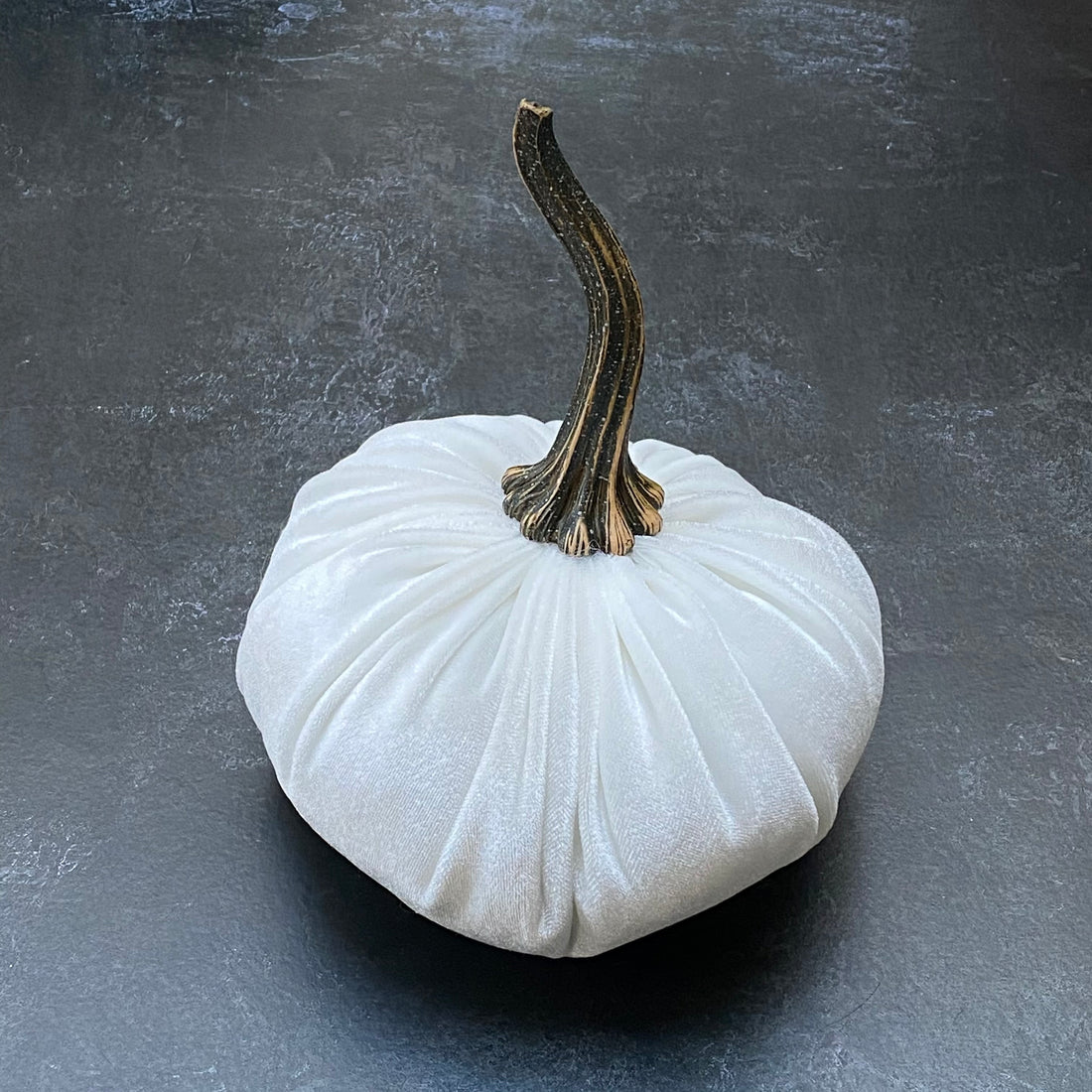 SMALL VELVET DECORATIVE PUMPKIN