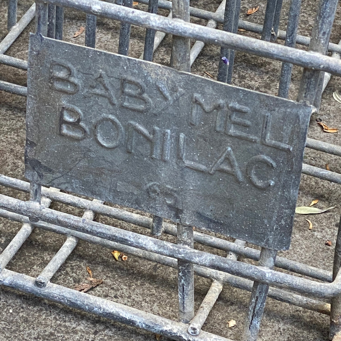 VINTAGE METAL BABYMEL BONILAC MILK BOTTLE CRATE
