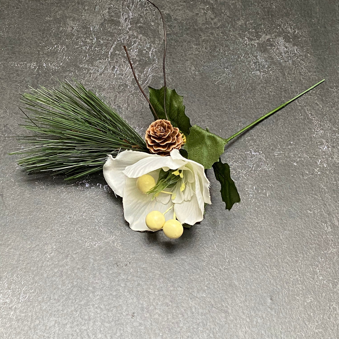 SMALL FESTIVE POSY