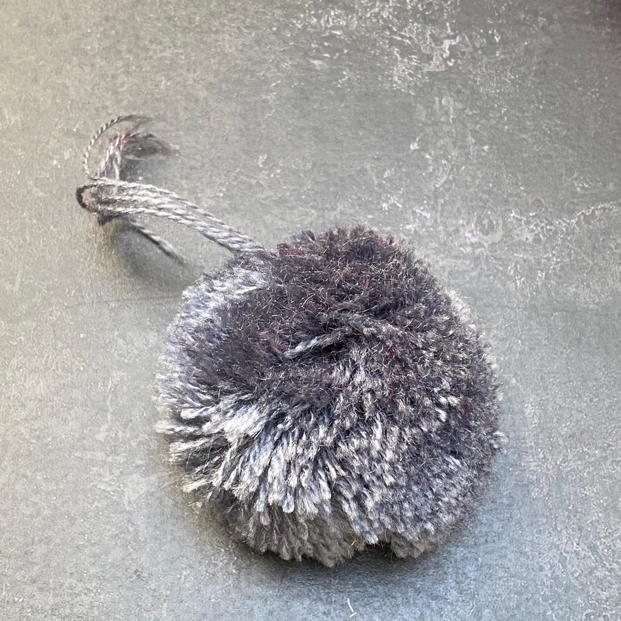 DECORATIVE POM POM