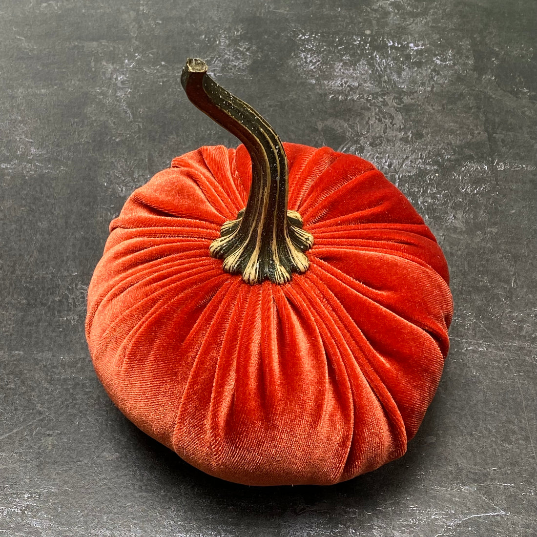 SMALL VELVET DECORATIVE PUMPKIN