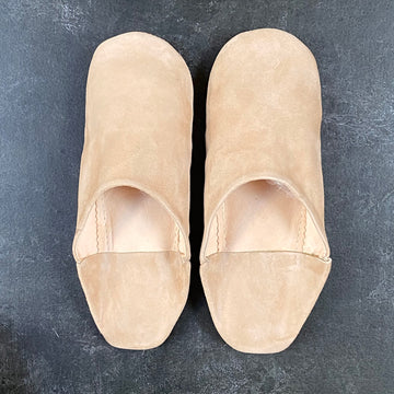 MOROCCAN BABOUCHE SUEDE SLIPPERS | BEIGE