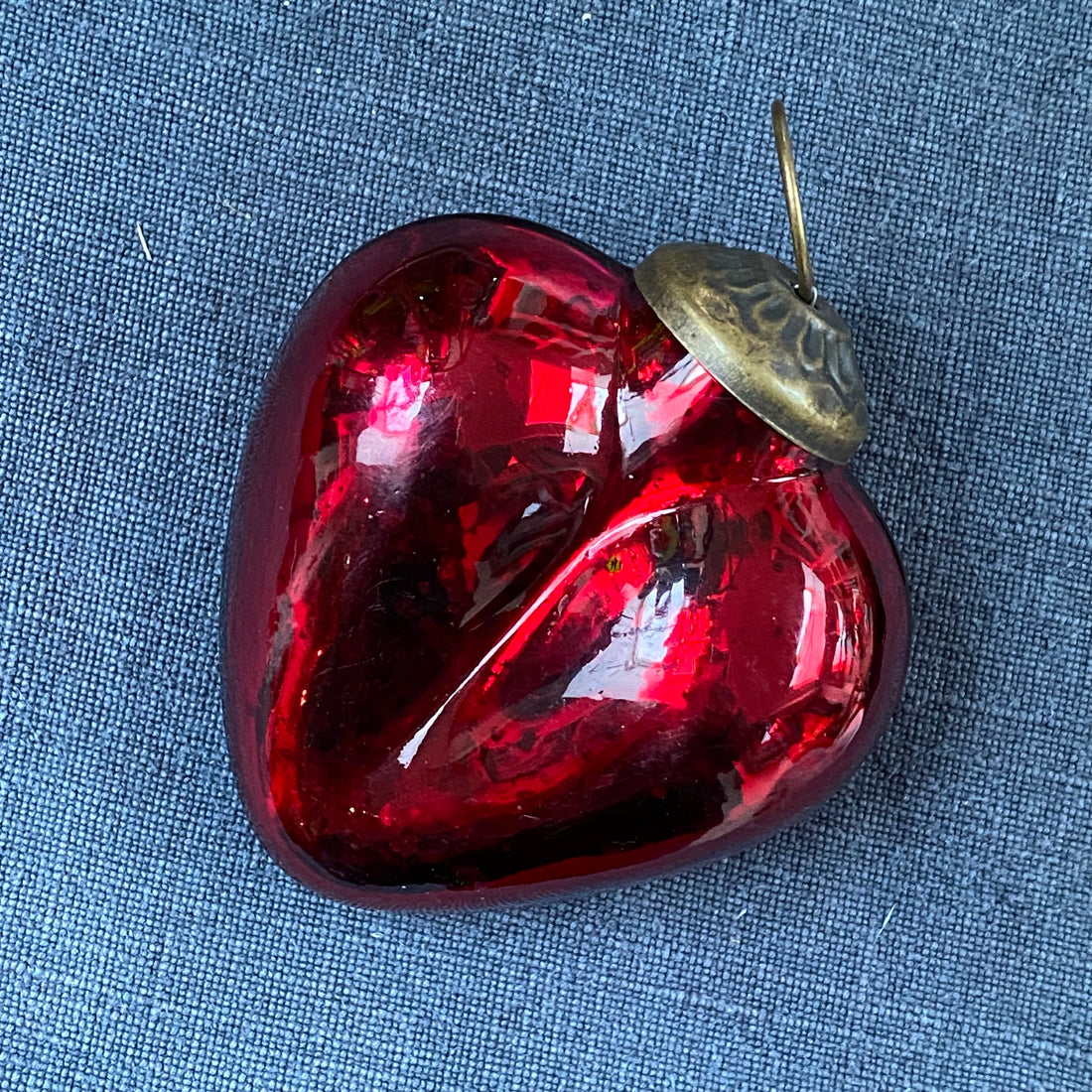 XSMALL ANTIQUE RED HEART BAUBLE