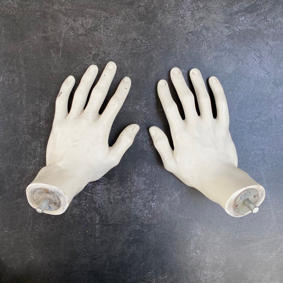 VINTAGE DISPLAY HAND