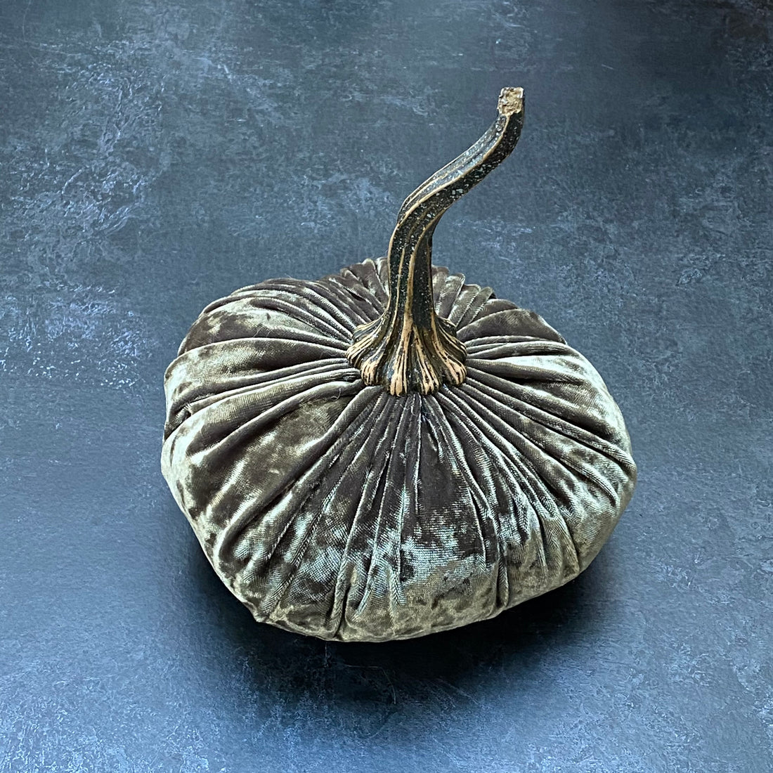 SMALL VELVET DECORATIVE PUMPKIN