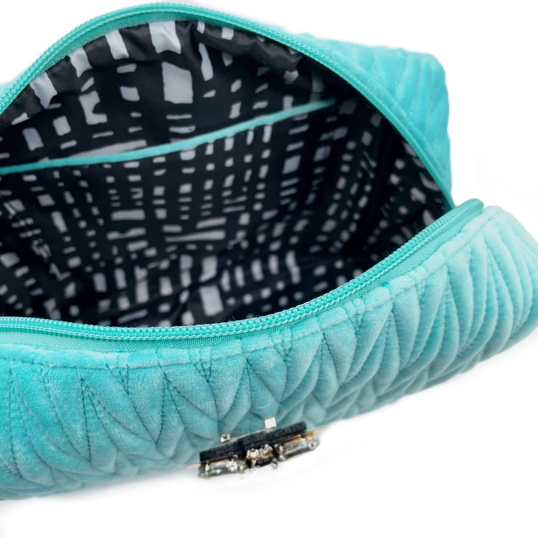 LARGE QUILTED RECYCLED VELVET WASH BAG WITH BUMBLEBEE PIN | TURQUOISE